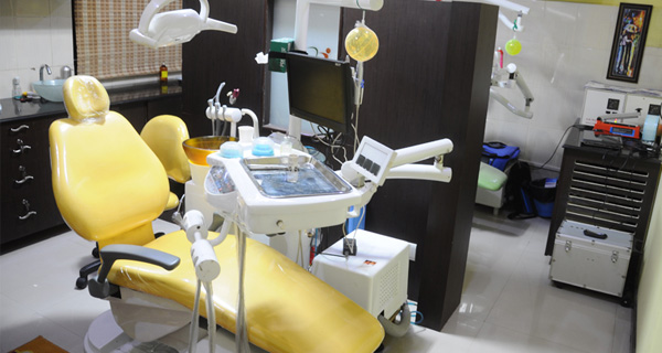Advanced dental equipment used for high-quality treatments at Srivari Dental Clinic.